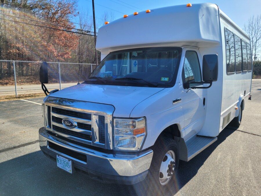 2011 FORD E-350