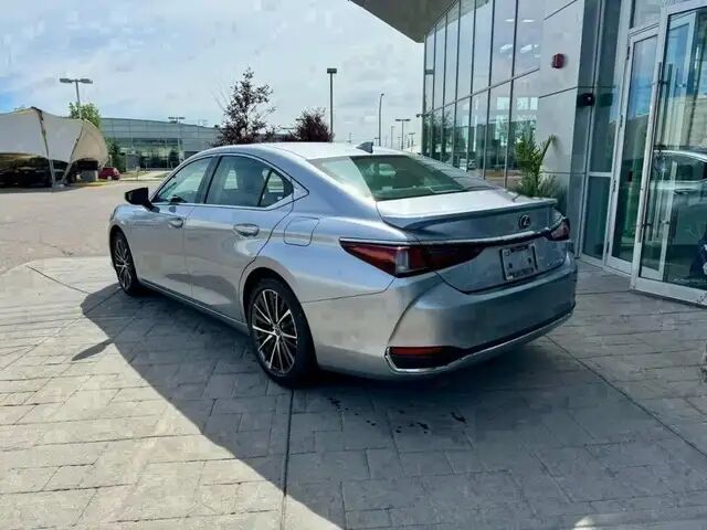 2025 Lexus ES