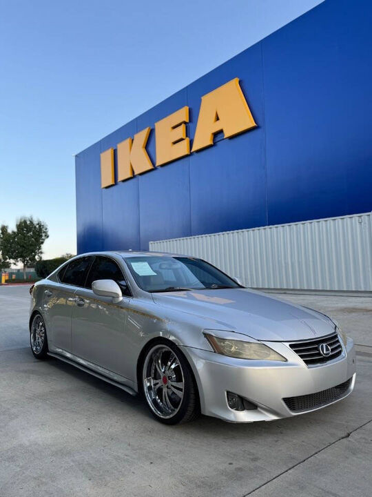 Lexus IS