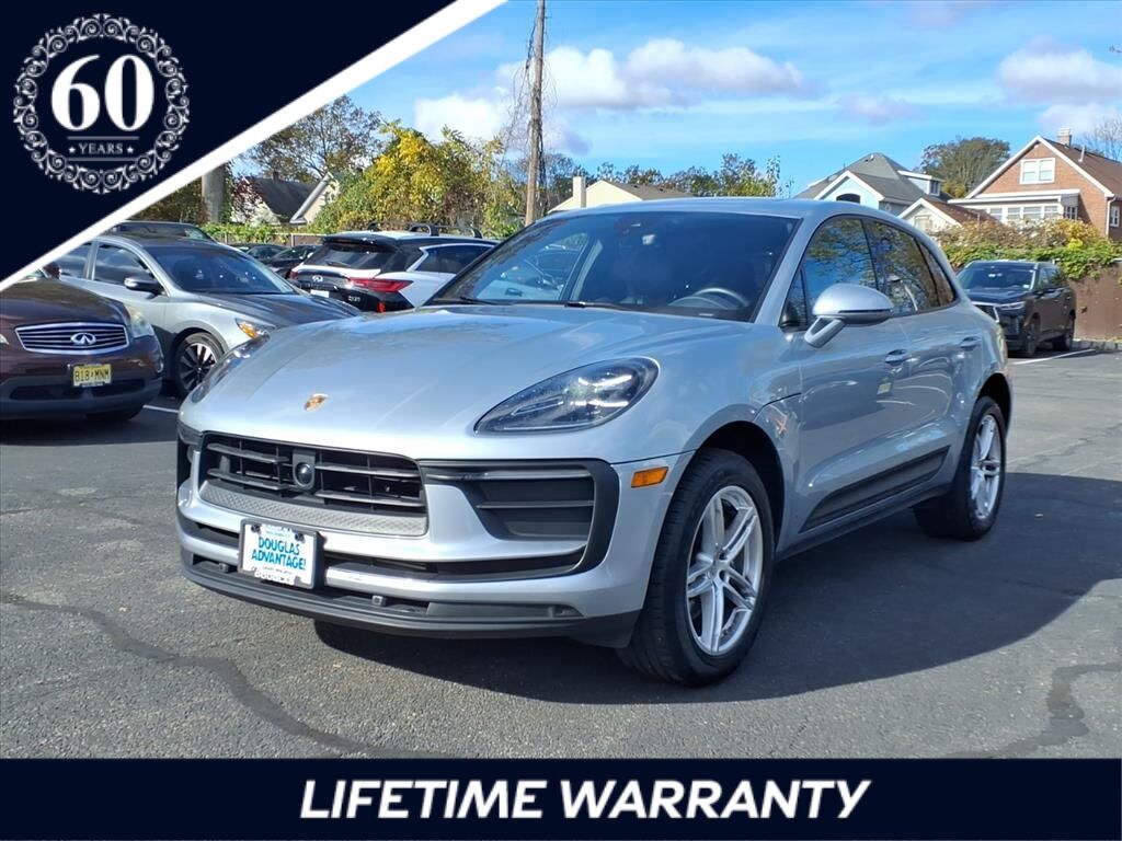 2024 PORSCHE Macan