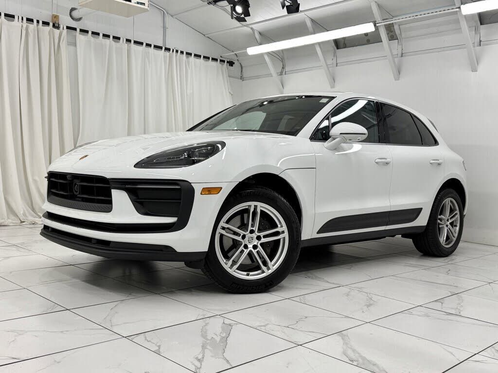 2025 PORSCHE Macan