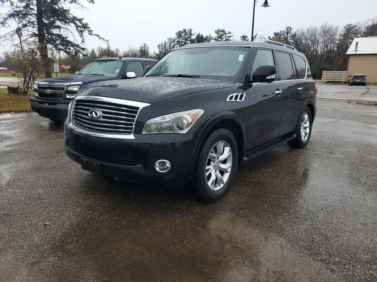 Infiniti QX56