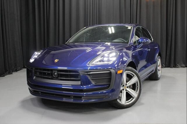 2025 PORSCHE Macan