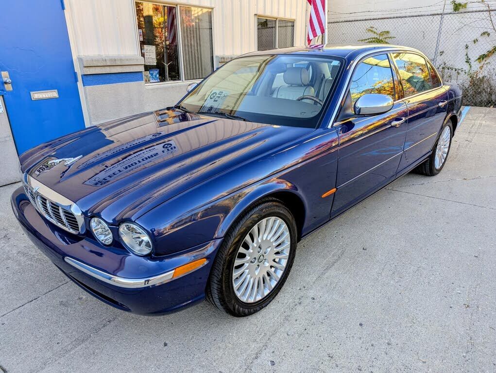 Jaguar XJ