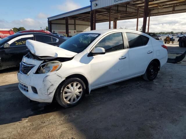 Nissan Versa