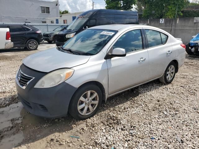 Nissan Versa