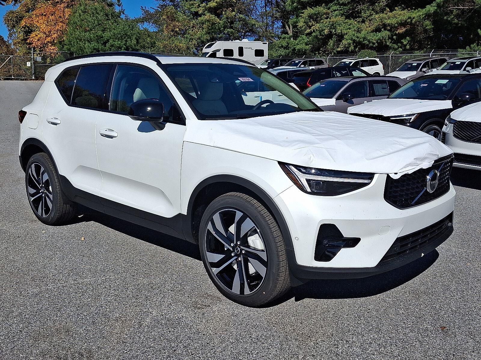 2026 VOLVO XC40