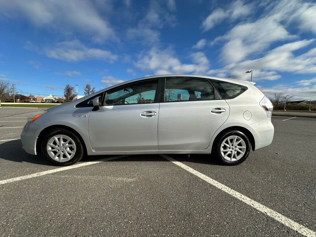 Toyota Prius V