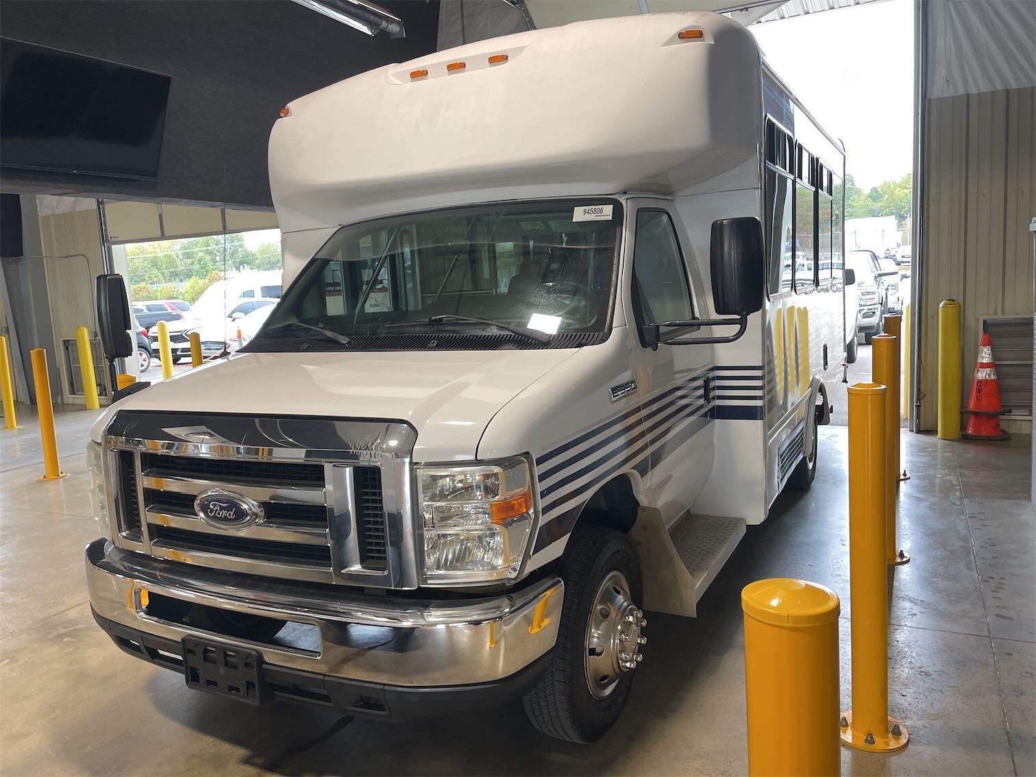 Ford E-350