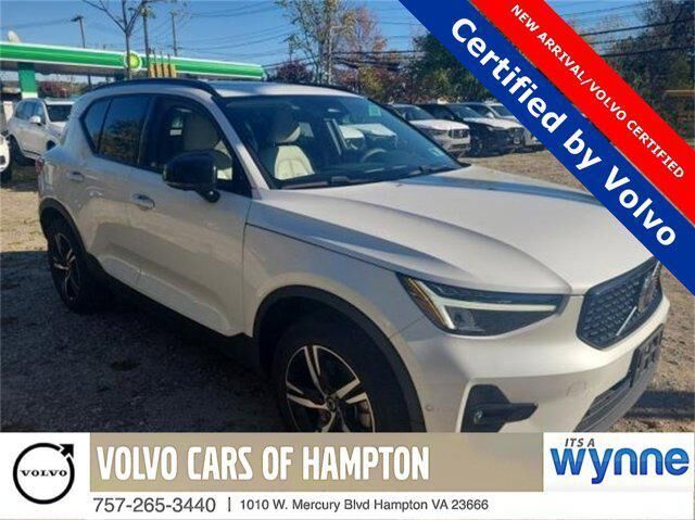 2023 VOLVO XC40