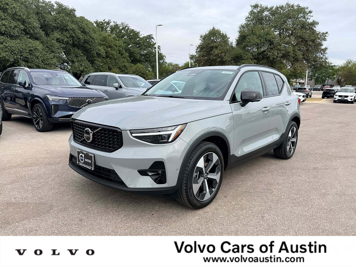 2026 VOLVO XC40