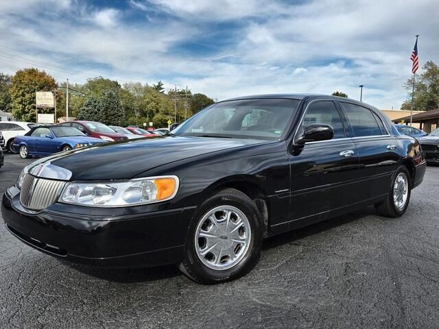 1999 LINCOLN Town Car