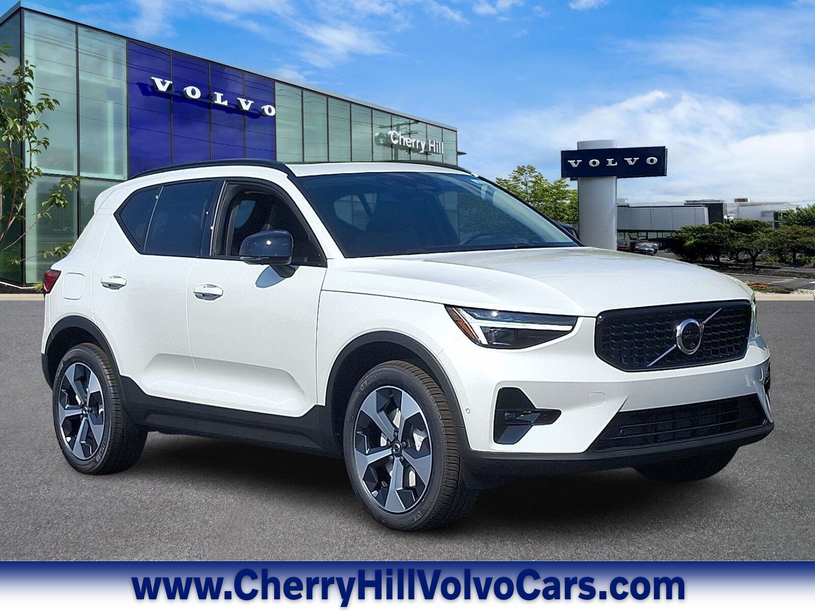 2026 VOLVO XC40