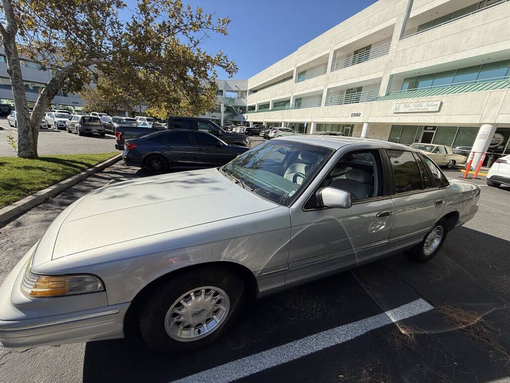 Ford Crown Victoria