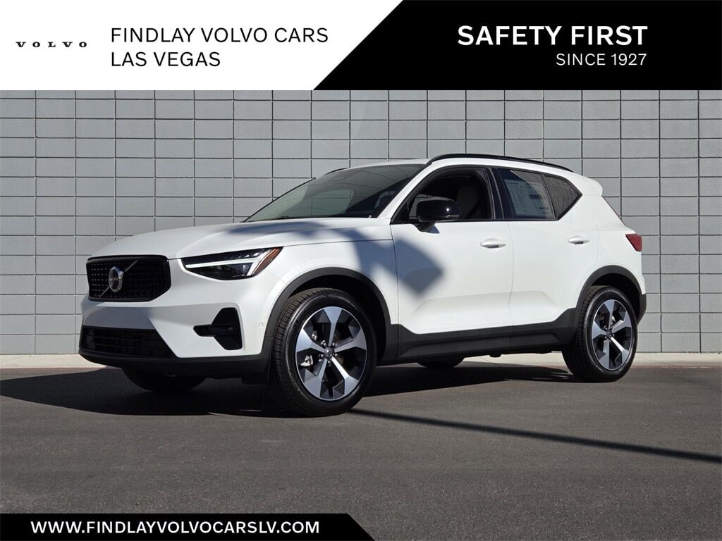 2026 VOLVO XC40