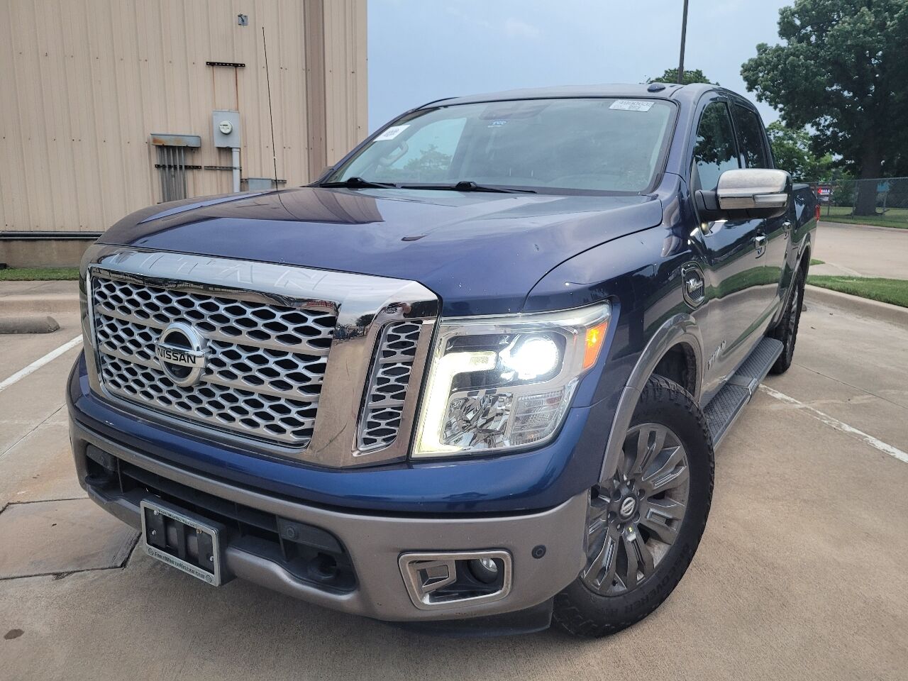 2017 NISSAN Titan