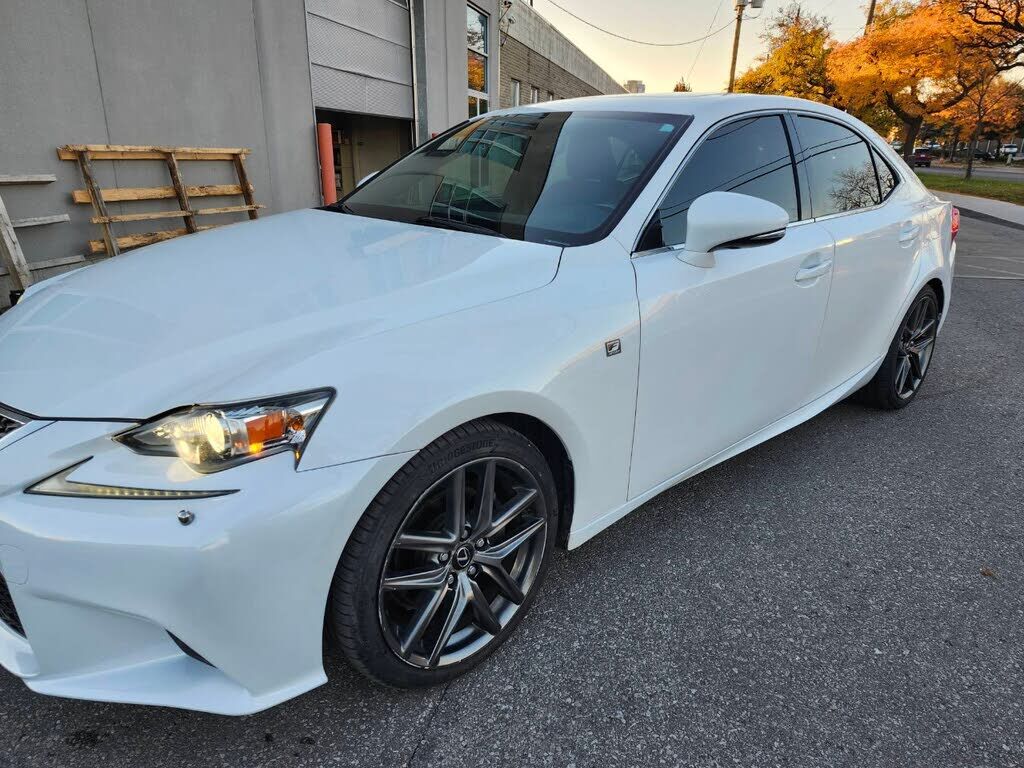 Lexus IS