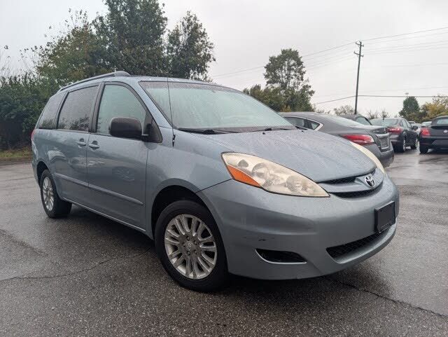 2009 TOYOTA Sienna