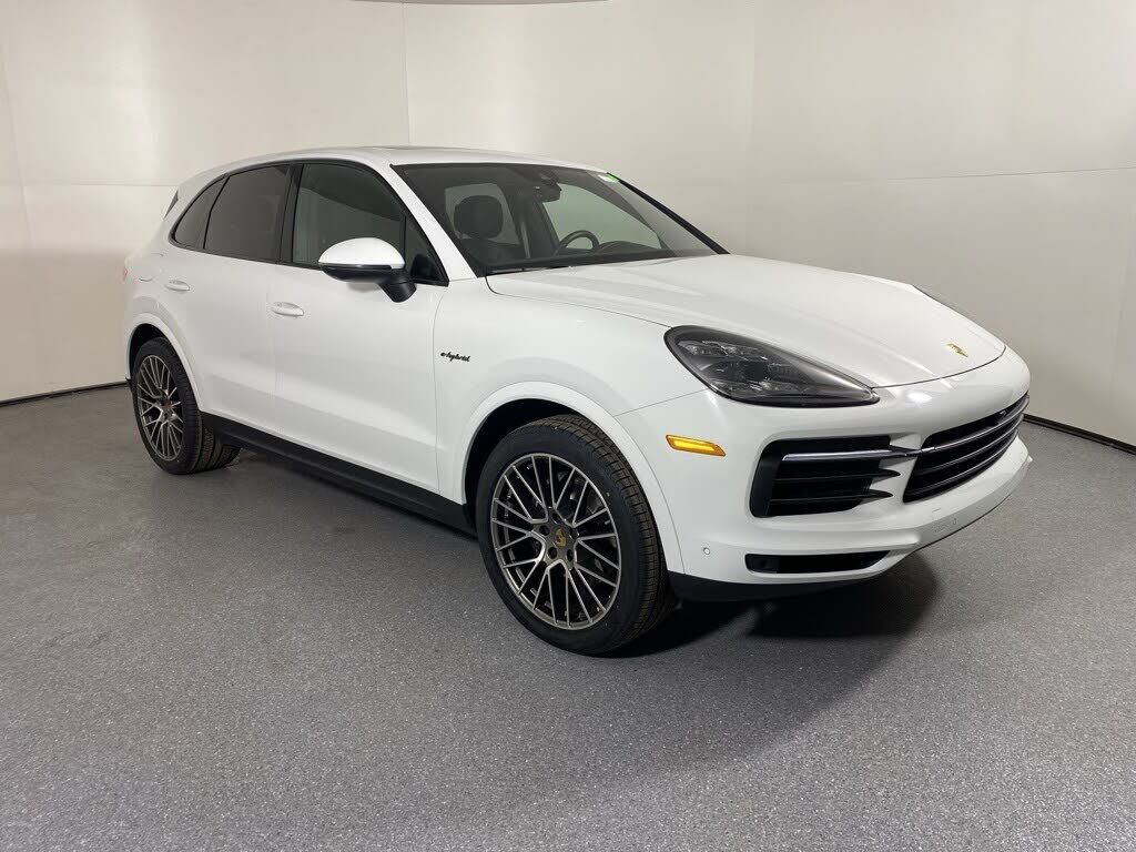 2022 PORSCHE Cayenne