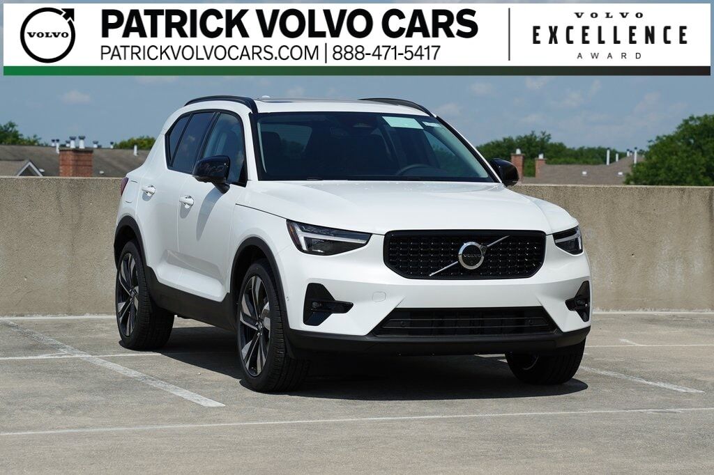 2026 VOLVO XC40