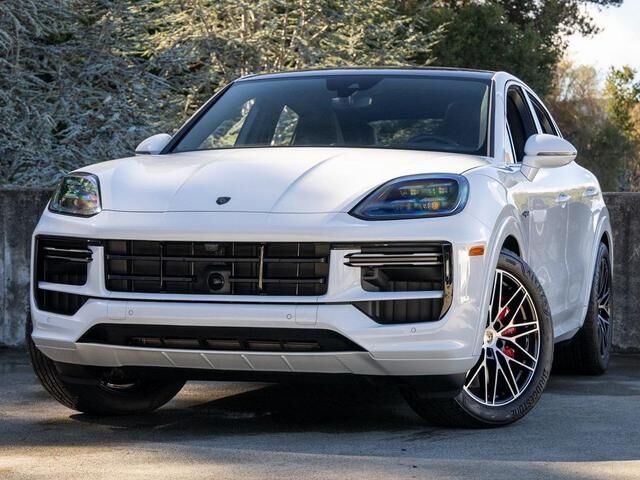 2025 PORSCHE Cayenne