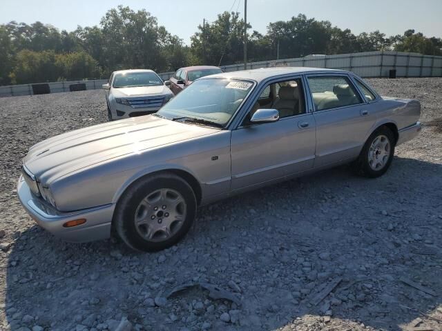 Jaguar XJ8