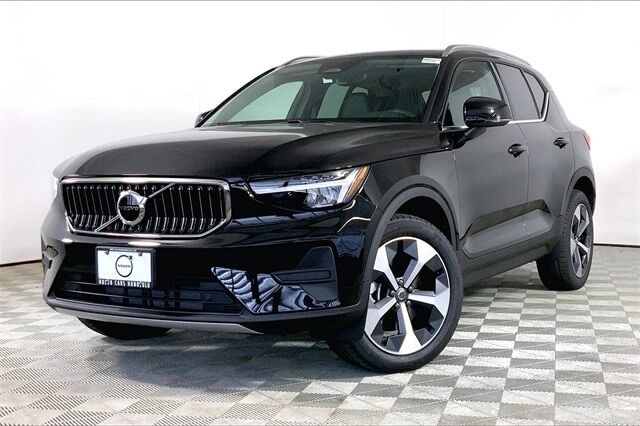 2025 VOLVO XC40