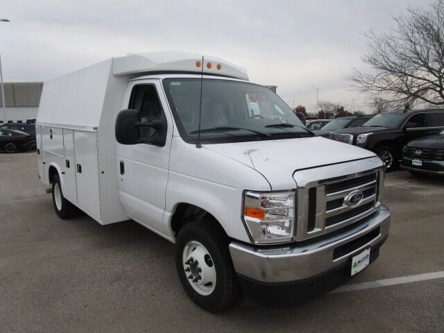 2025 FORD E-350