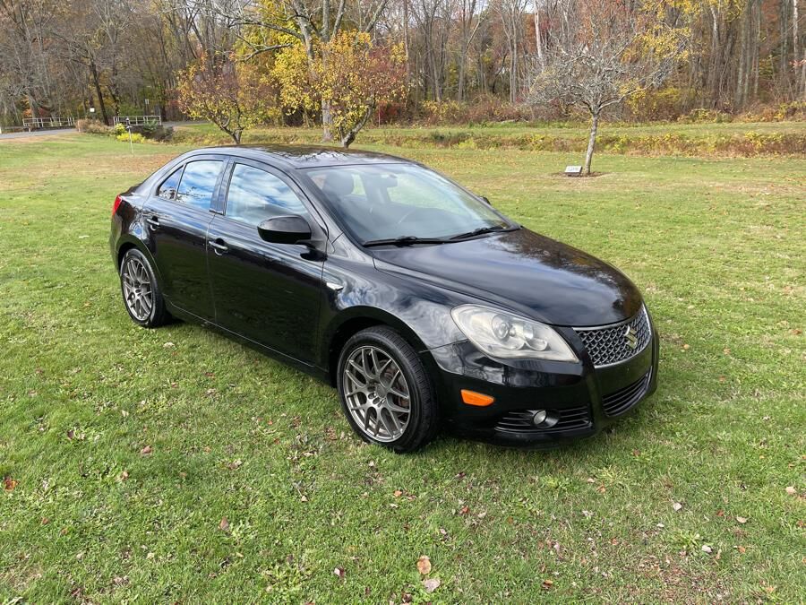 2010 SUZUKI Kizashi
