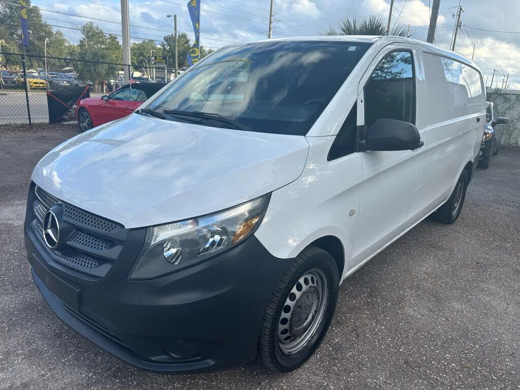 2017 MERCEDES-BENZ METRIS