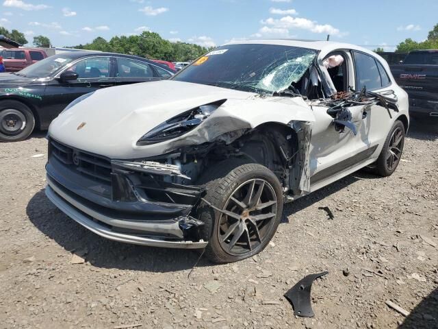 2024 PORSCHE Macan