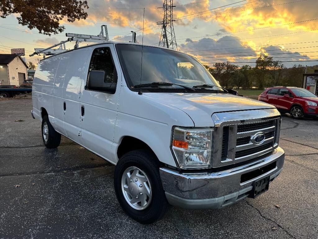 2012 FORD E-350
