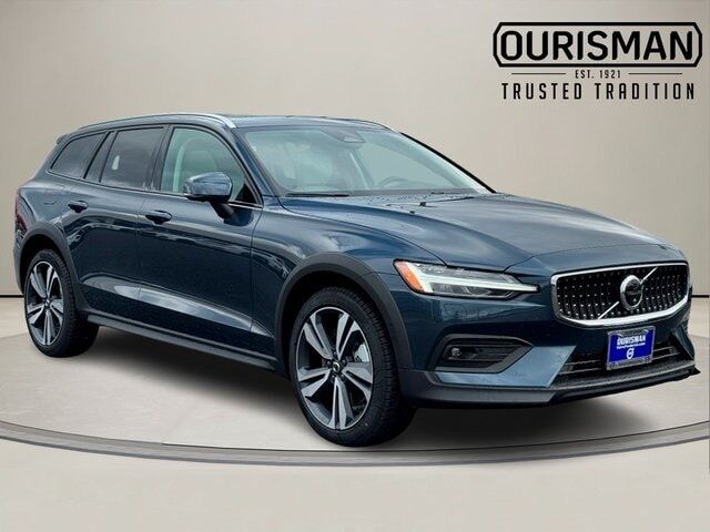 2026 VOLVO V60CC