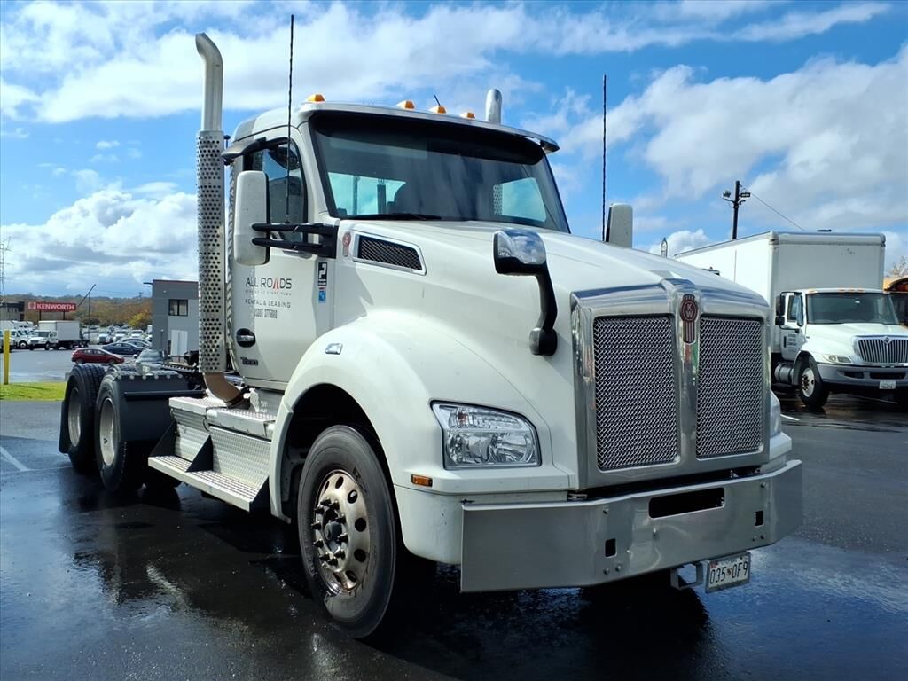2023 KENWORTH T880