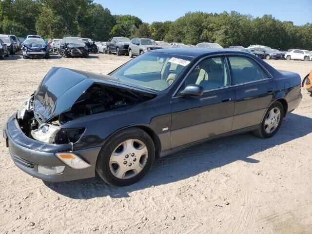 Lexus ES