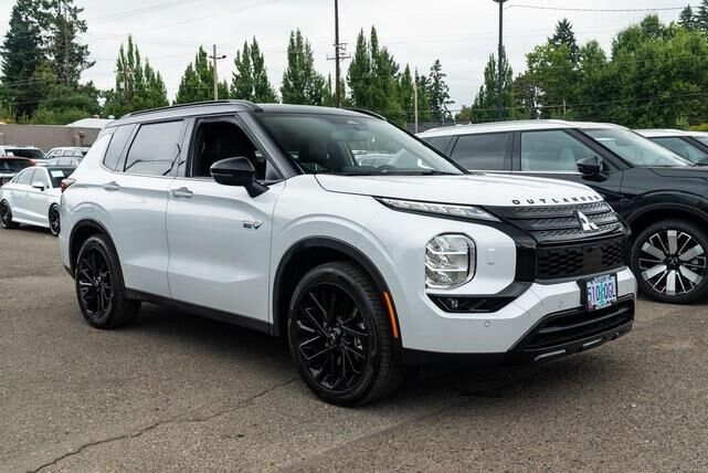 2025 MITSUBISHI Outlander