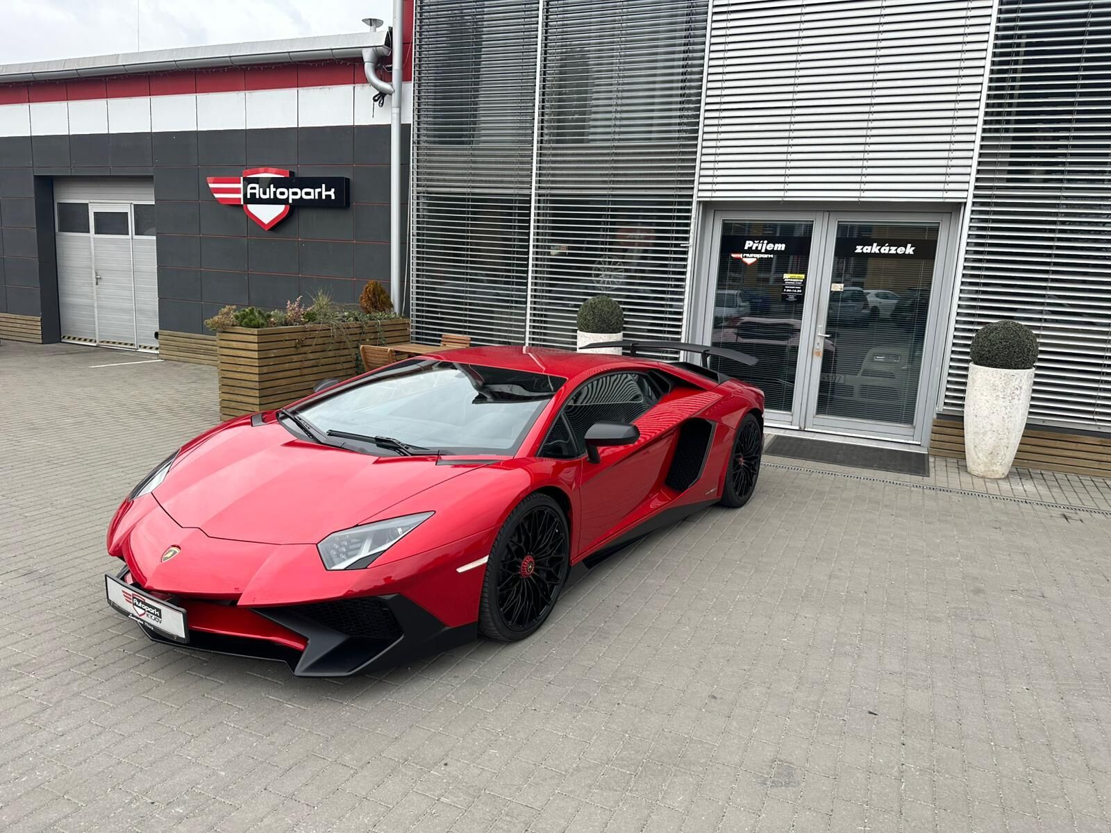 2015 LAMBORGHINI Aventador