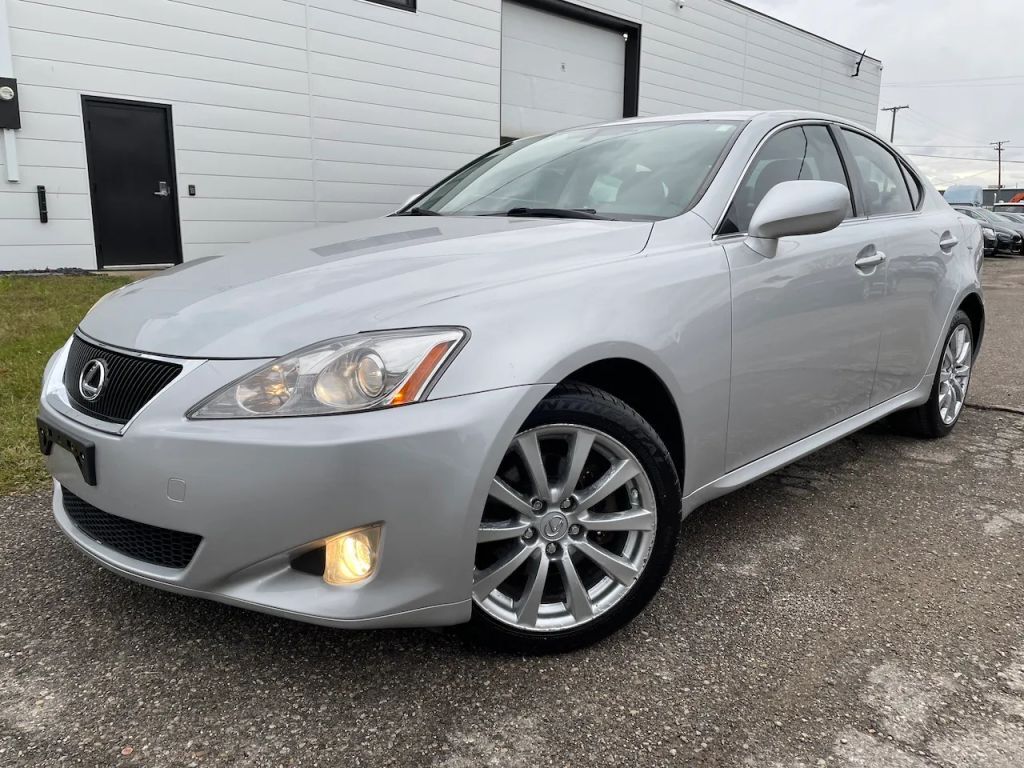 Lexus IS