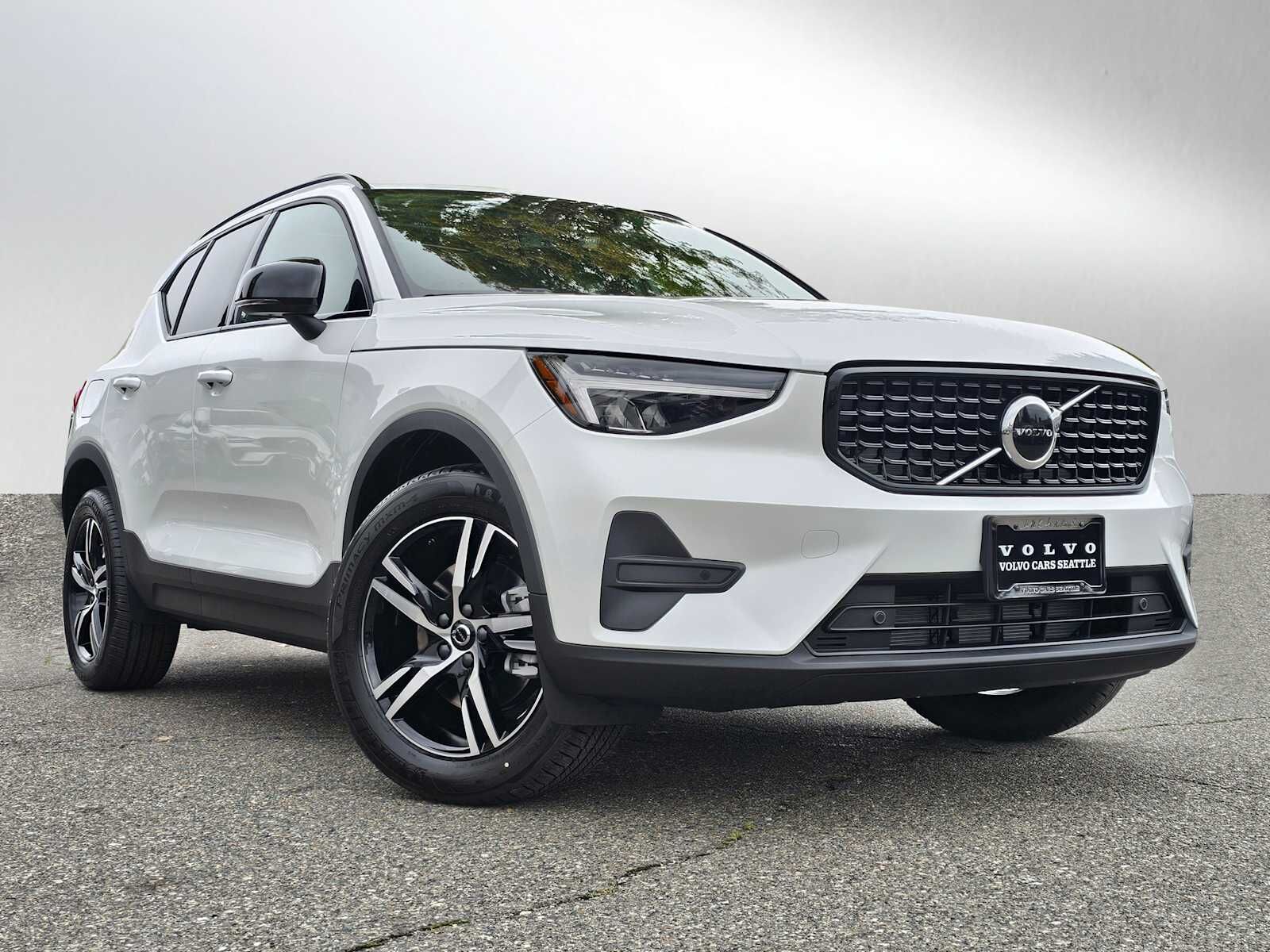 2026 VOLVO XC40