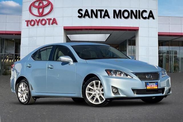 Lexus IS
