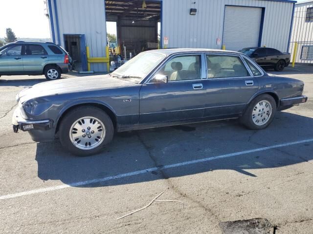 Jaguar XJ6