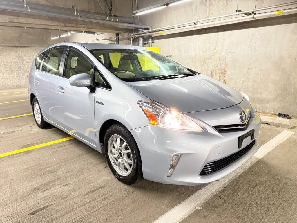 Toyota Prius V