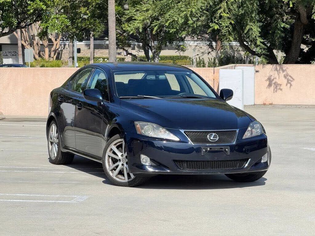 Lexus IS