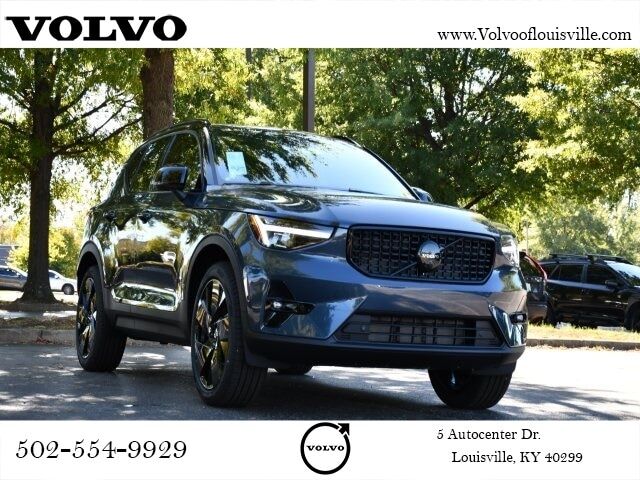 2026 VOLVO XC40