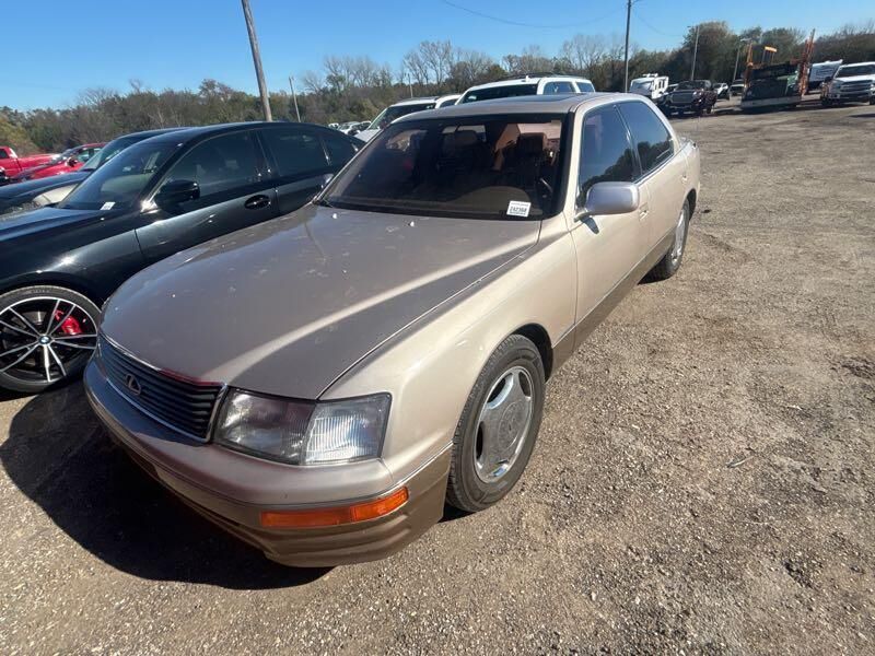 Lexus LS