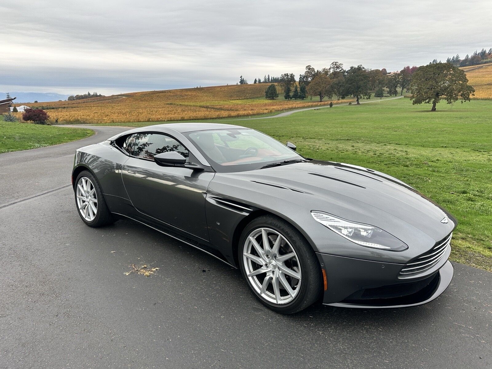 Aston Martin DB11