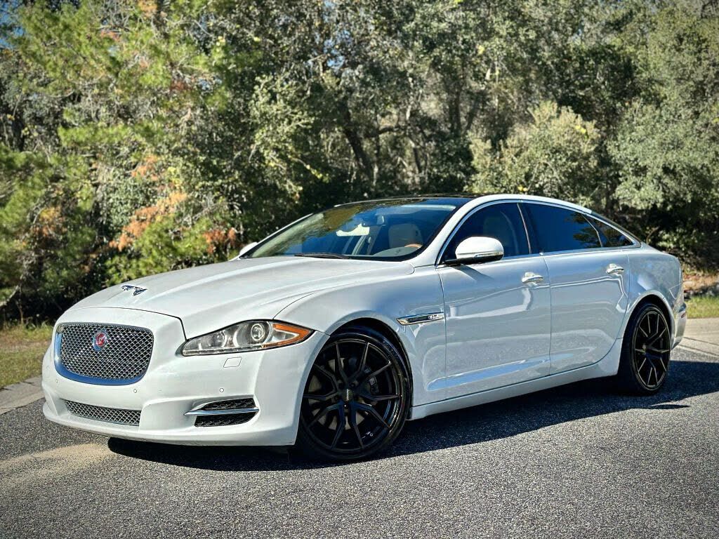 Jaguar XJ