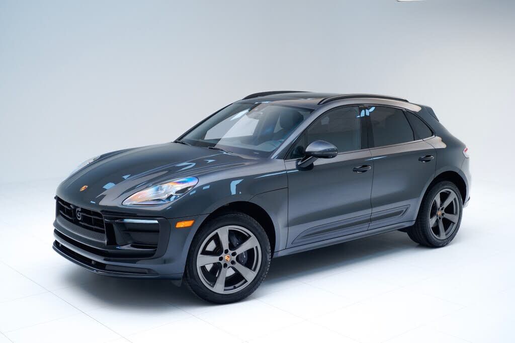 2025 PORSCHE Macan