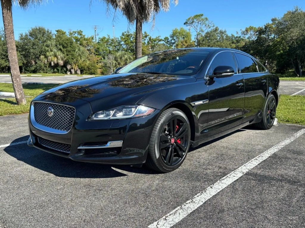 Jaguar XJ