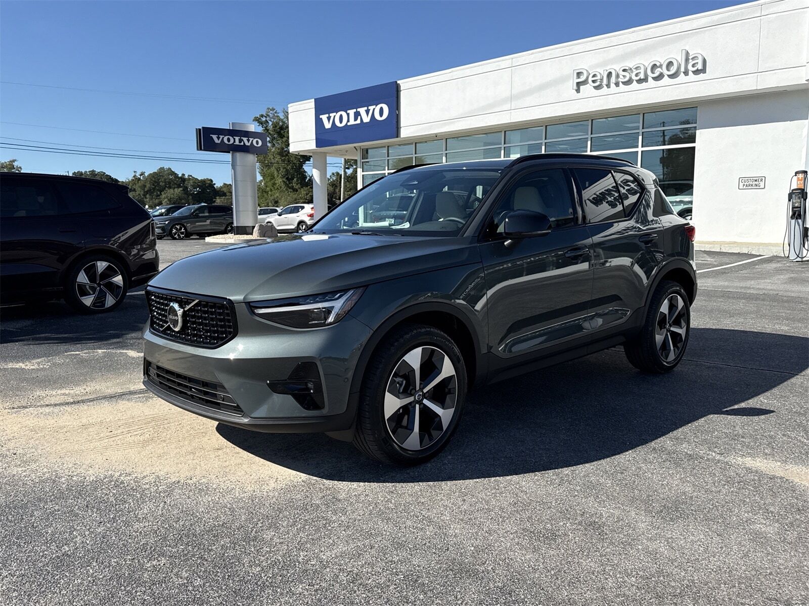 2026 VOLVO XC40